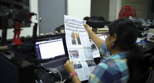 Journalister i Nicaraguas ledende avis har flyktet fra landet