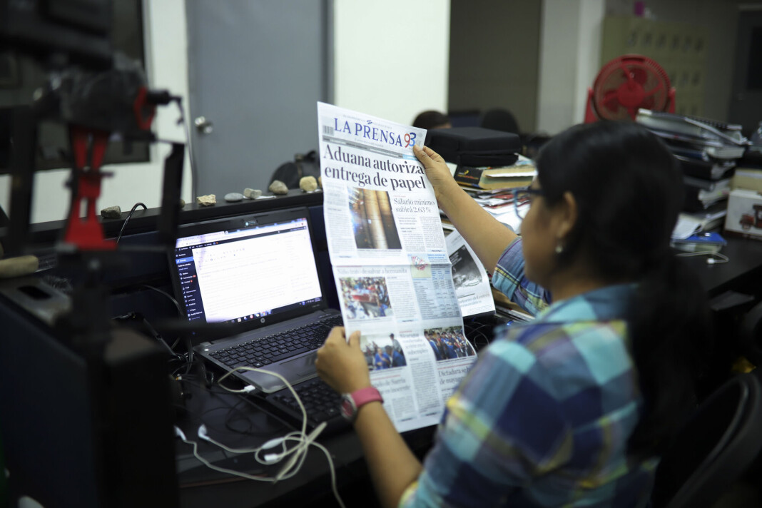 Den uavhengige nicaraguanske avisa La Prensa, som også er landets eldste avis, har hatt redaksjonslokalene sine okkupert av myndighetene i over ett år. Torsdag informerte avisa om at de ansatte måtte forlate landet. Den uavhengige nicaraguanske avisa La Prensa, som også er landets eldste avis, har hatt redaksjonslokalene sine okkupert av myndighetene i over ett år. Torsdag informerte avisa om at de ansatte måtte forlate landet.