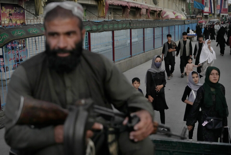 Taliban-soldat står vakt.