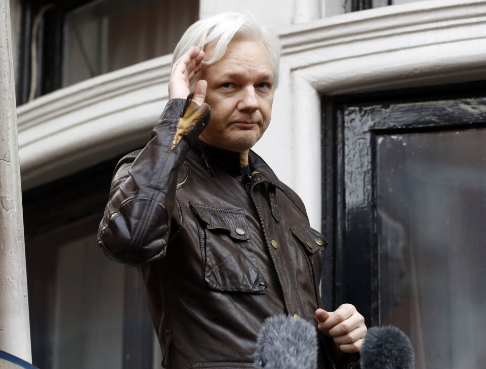 Advokatene til Julian Assange anklager CIA for å ha avlyttet samtalene deres. Advokatene til Julian Assange anklager CIA for å ha avlyttet samtalene deres.