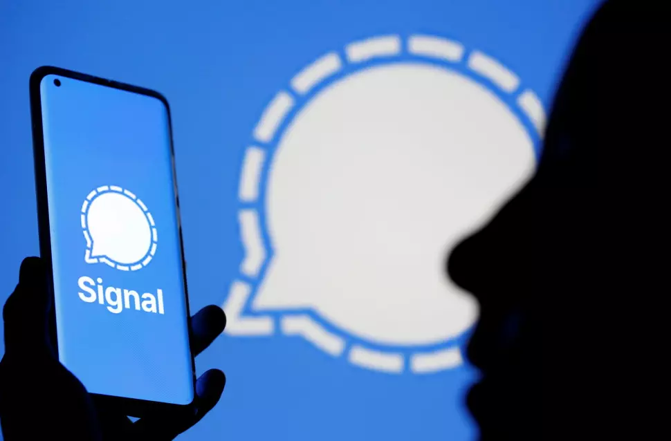 Signal leverer krypterte kommunikasjonstjenester.