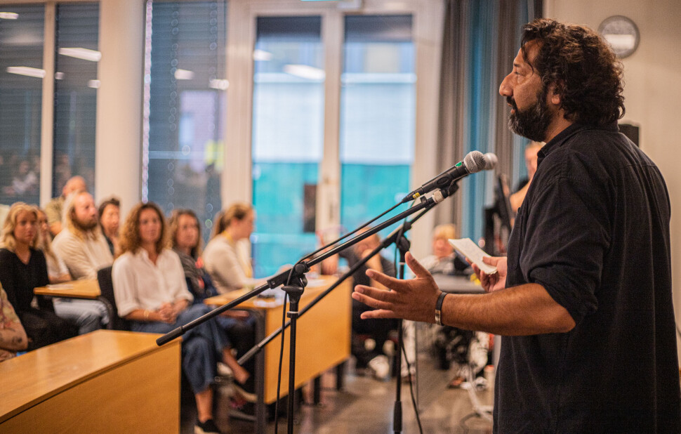 TV 2s Kadafi Zaman snakker til det nye kullet med journalist- og fotojournaliststudenter på Oslo Met. TV 2s Kadafi Zaman snakker til det nye kullet med journalist- og fotojournaliststudenter på Oslo Met.