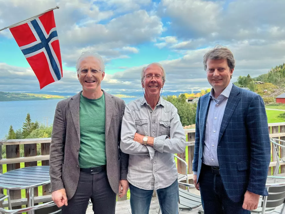 Fra venstre: Henning Johansen, direktør lokale mediehus i Polaris Media Midt-Norge, Jan Erik Steen, styreleder i Nea Radio og Per Axel Koch, konsernsjef Polaris Media.