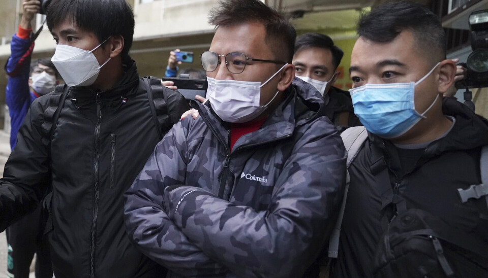 Ronson Chan ble pågrepet i Hong Kong onsdag. Bildet er fra desember 2021, da Chan og andre medarbeidere i Stand News også ble pågrepet. Ronson Chan ble pågrepet i Hong Kong onsdag. Bildet er fra desember 2021, da Chan og andre medarbeidere i Stand News også ble pågrepet.