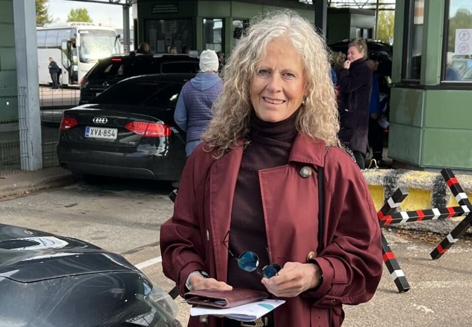 NRKs Gro Holm på den russiske grensestasjonen på vei mot Moskva. NRKs Gro Holm på den russiske grensestasjonen på vei mot Moskva.