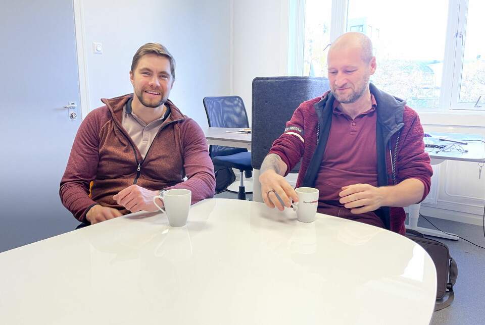 Georgij Tsjentemirov (t.v.) og Denis Zagore har flyttet til Kirkenes for å jobbe i eksilredaksjonen til Barents Observer.