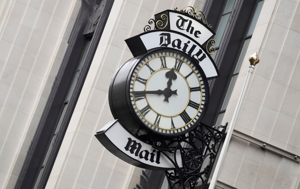 En rekke britiske kjendiser har gått til søksmål mot Daily Mail. En rekke britiske kjendiser har gått til søksmål mot Daily Mail.