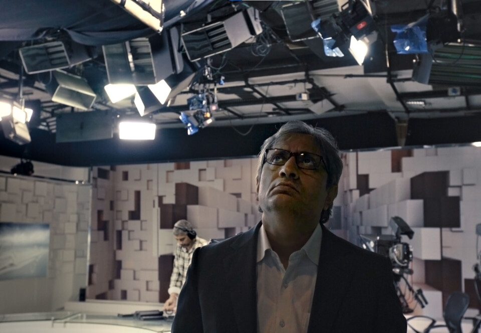 Ravish Kumar motkjemper «foxifiseringen» av TV-nyhetene med analyse og reportasje. Ravish Kumar motkjemper «foxifiseringen» av TV-nyhetene med analyse og reportasje.