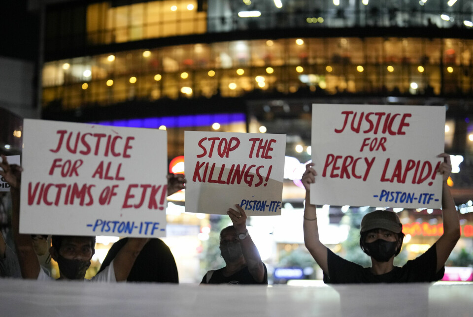 Demonstranter krever rettferdighet for den drepte journalisten Percival Mabasa under en demonstrasjon i Quezon på Filippinene 4. oktober.