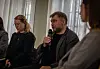 Panelsamtale hos Fritt Ord med belarusiske journalister. F.v.: Aliaksandra Pushkina, Andrei Bastunets, Daria Chultsova.