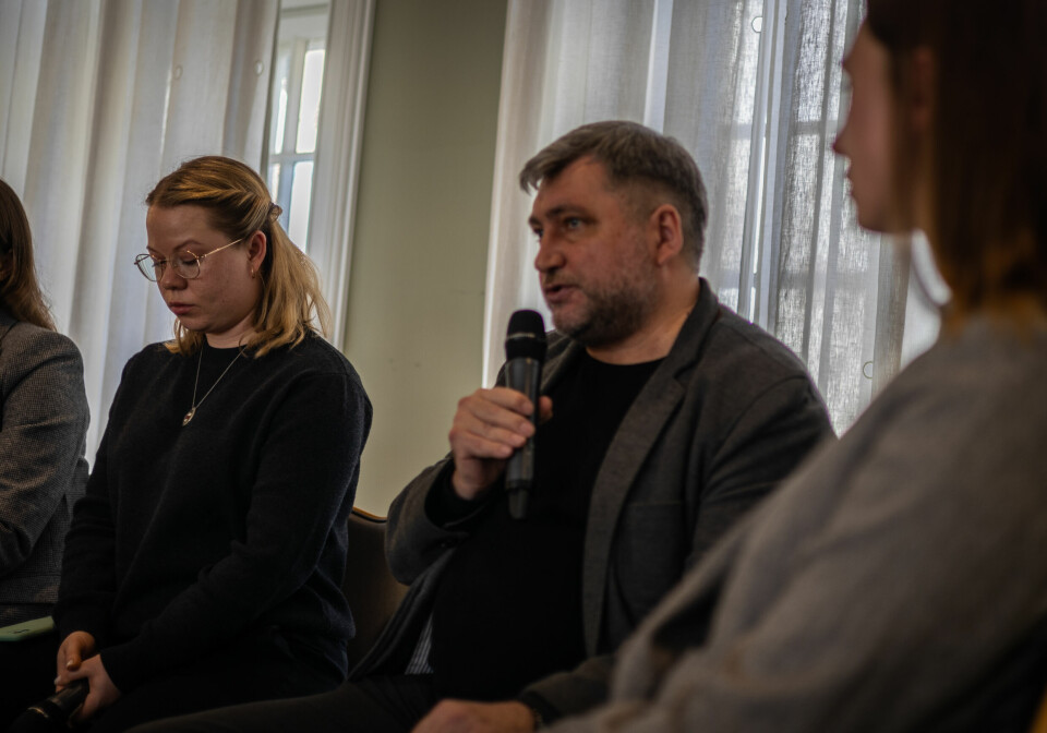 Panelsamtale hos Fritt Ord med belarusiske journalister. F.v.: Aliaksandra Pushkina, Andrei Bastunets, Daria Chultsova.