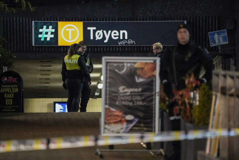 Politiet rykket ut med flere patruljer til Tøyen senter i Oslo lørdag kveld. Midt i dramaet var politisk redaktør Eirik Mosveen i Avisa Oslo og hans mor.