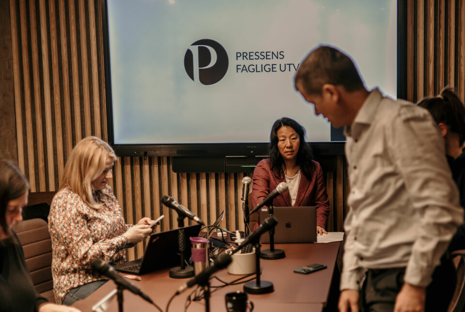 Under dagens møte i PFU konkluderte utvalget med at Nidaros ikke har brutt god presseskikk. Bildet viser Ellen Ophaug (t.v.), Anne Weider Aasen og Gunnar Kagge på et tidligere møte.