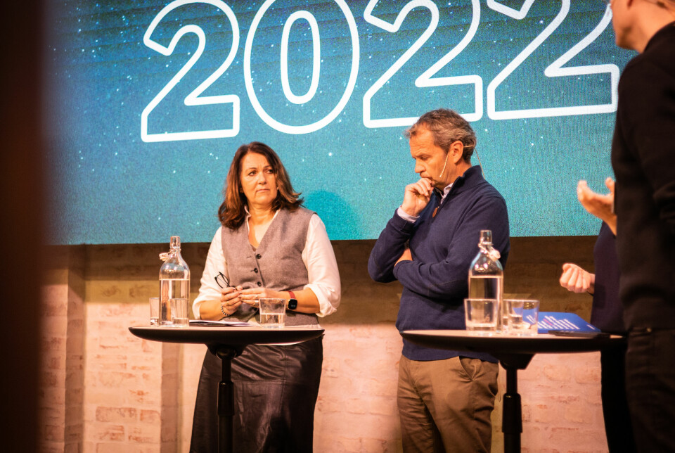 NRK-redaktør Knut Magnus Berge og NR-topp Reidun Kjelling Nybø deltok i samtale om hvordan redaksjoner skal forholde seg til mulige dobbeltroller og bindinger.