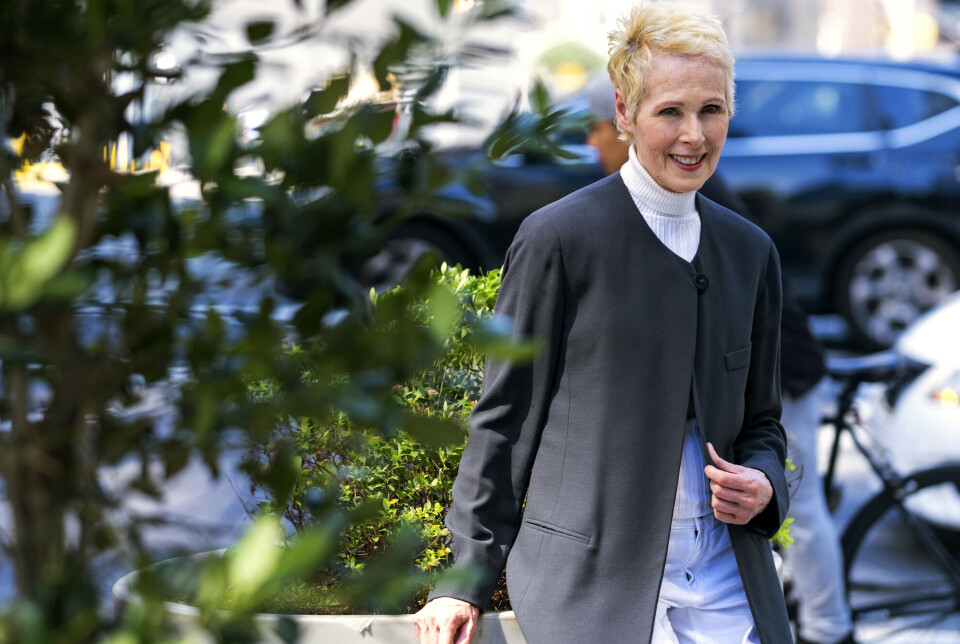 E. Jean Carroll, som anklager Donald Trump for å ha voldtatt henne på 1990-tallet, har reist et nytt søksmål mot Trump. E. Jean Carroll, som anklager Donald Trump for å ha voldtatt henne på 1990-tallet, har reist et nytt søksmål mot Trump.