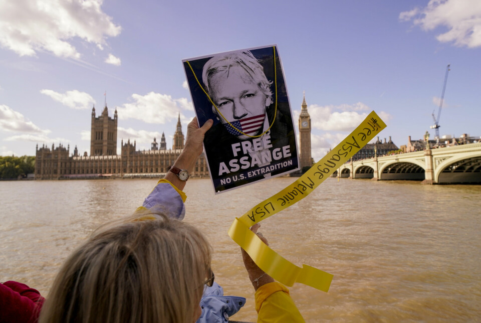 Julian Assange sitter fremdeles fengslet i Storbritannia. Her fra en markering i London i oktober.