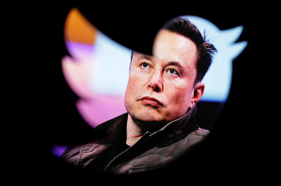 Det er ikke ofte selskapets toppsjef og eier er den som lekker intern informasjon til mediene, men også på dette området går Elon Musk egne veier.