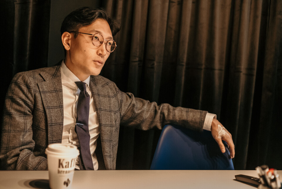 Danby Choi lar seg frustrert av at kritikerne plasserer Subjekt et sted han mener de ikke hører hjemme. Danby Choi lar seg frustrert av at kritikerne plasserer Subjekt et sted han mener de ikke hører hjemme.