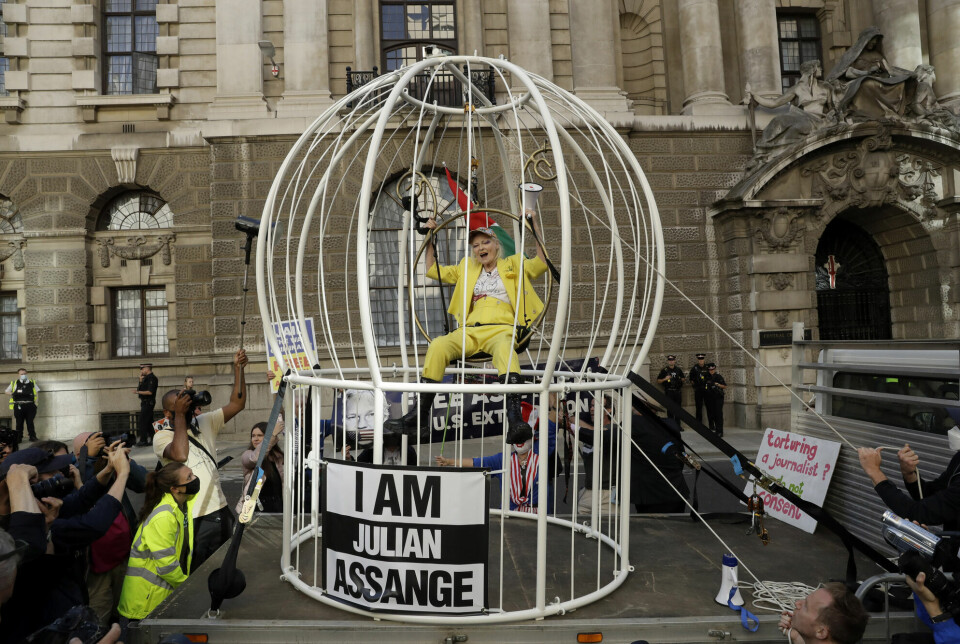 Motedesigner Vivienne Westwood under en demonstrasjon til støtte for Julian Assange i juli 2020.