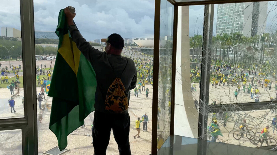 Demonstrantene i Brasilia tok seg inn i flere bygninger, og oppholdt seg der i over fem timer.