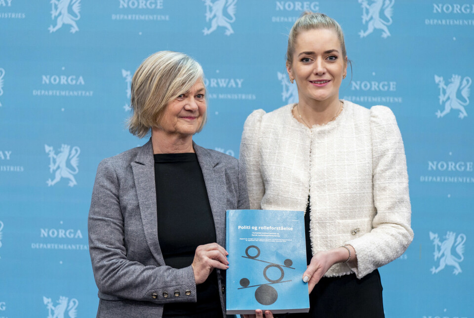 Onsdag mottok justis- og beredskapsminister Emilie Enger Mehl rapporten fra Rolleforståelsesutvalgets leder, Anne-Mette Magnussen.