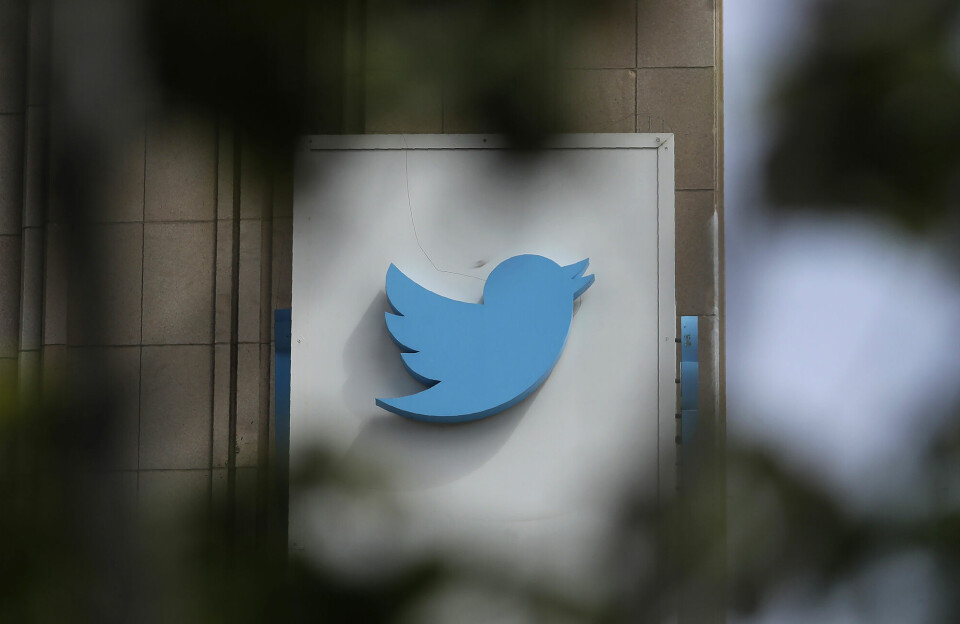 Twitters inntekter har falt med 40 prosent på ett år, ifølge en teknologijournalist.