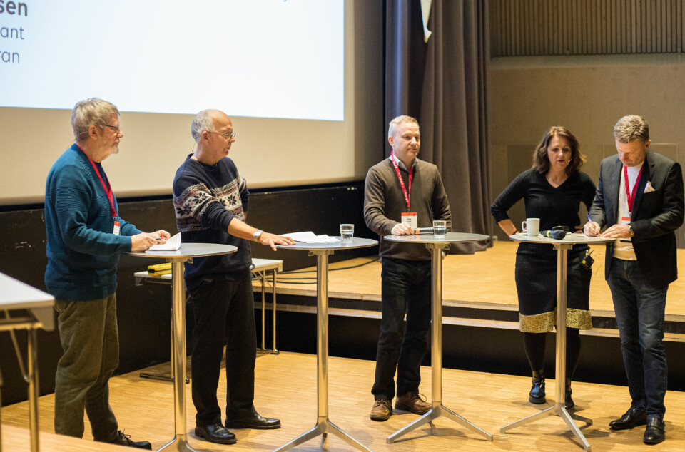 Trond Andresen, Pål Steigan, Helge Lurås, Reidun Kjelling Nybø og Vebjørn Selbekk under debatten på Hell.