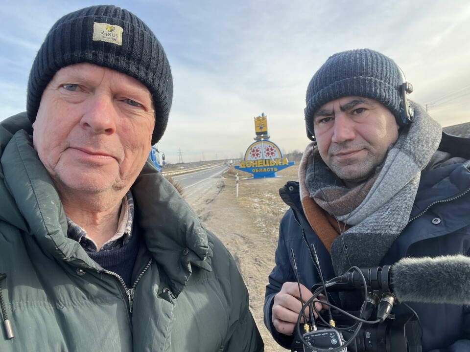 Jentoft og NRK-fotograf Lokman Ghorbani i Donbas i januar 2023.