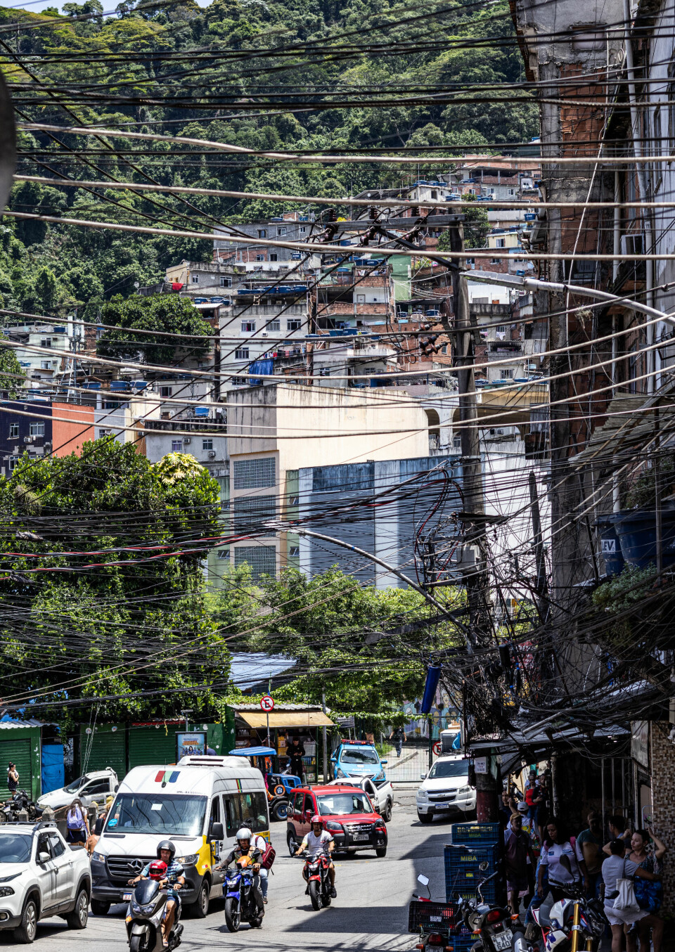 Hovedgaten i Rios største favela, Rocinha. Stefansen er svært glad i den folkelige atmosfæren i det fattige nabolagene i Rio, og har flere ganger vært i Rocinha for å skrive reportasjer.