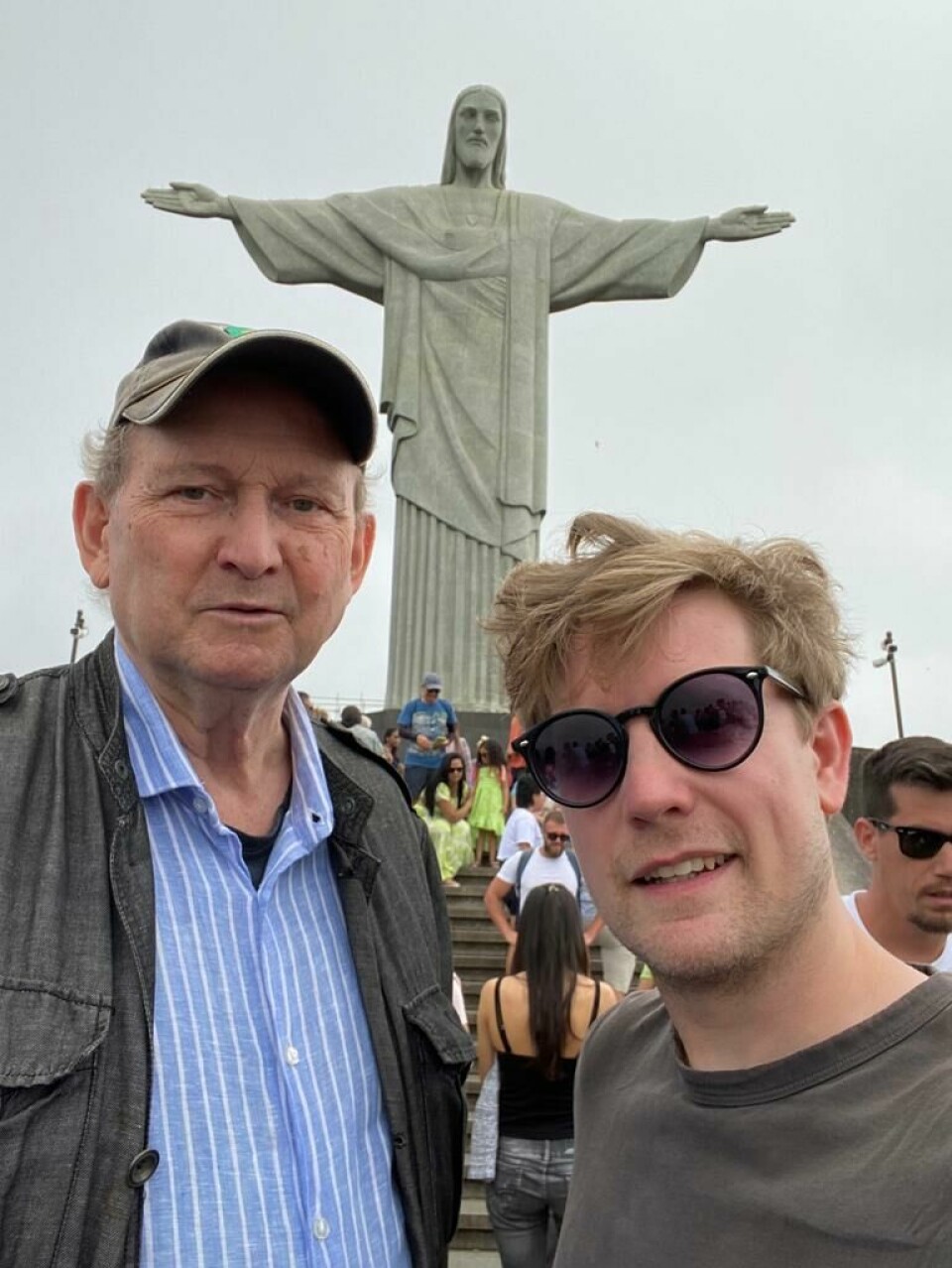Arnt Stefansen og Eirik Tufteland Kroken ved den ikoniske Kristus-statuen i Rio de Janeiro.