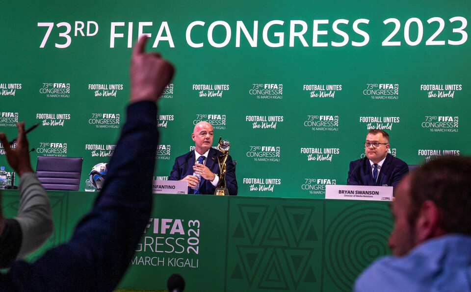 Fifa-president Gianni Infantino startet torsdagens pressekonferanse med en lang tirade mot pressen.