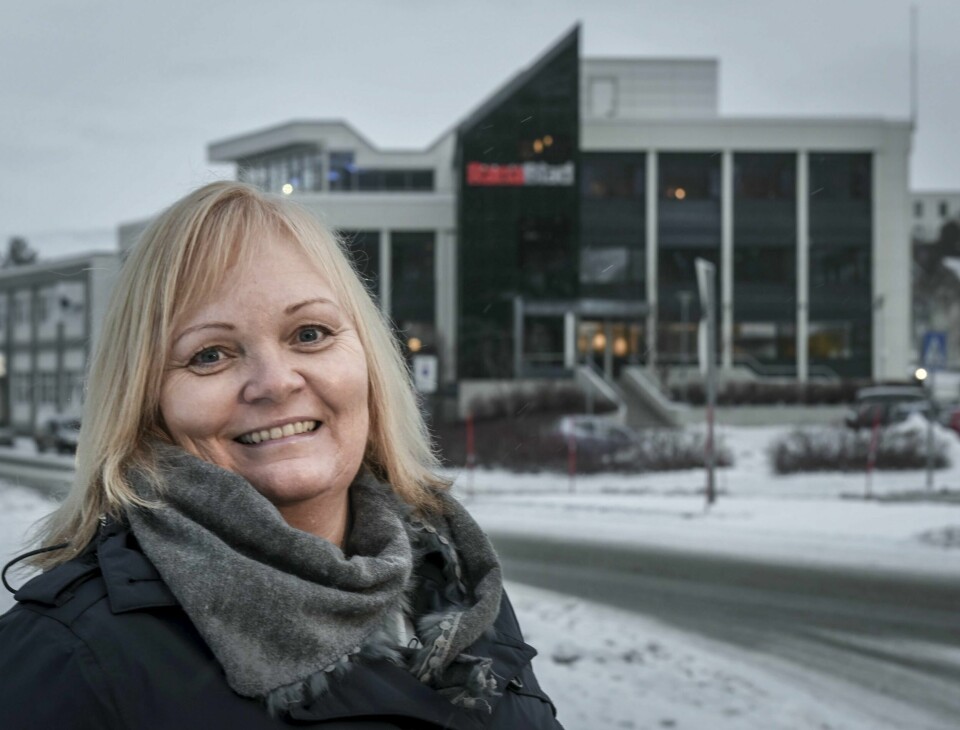 Sjefredaktør Marit Ulriksen eier aksjer i selskapene Freyr og Sjonfjellet Vindpark Holding. Nå skal de selges.