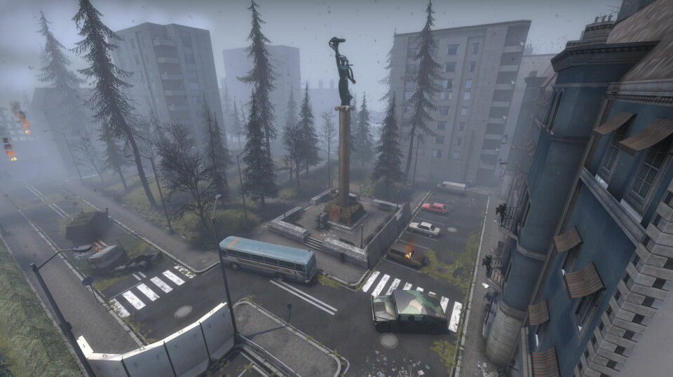 Inngangen til et hemmelig nyhetsrom finner Counter Strike-spillerne nær et monument, som er typisk for russiske og ukrainske byer.