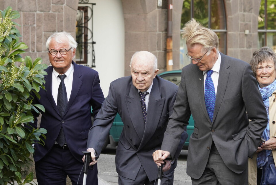 Fra venstre: Tom Berntzen, Ole Kristen Harborg og Åsulv Edland i bisettelsen til Arne Strand i Frogner kirke torsdag.