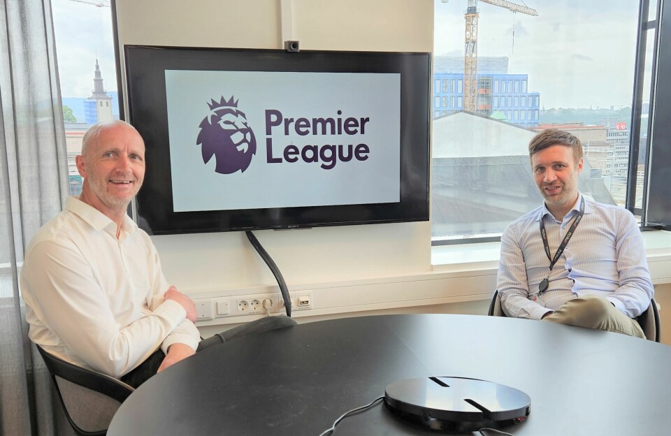 Helge Birkelund (til venstre) og Arne Reginiussen forteller at Amedia fra neste sesong tilbyr direktesendt Premier League-fotball i lydappen Untold.