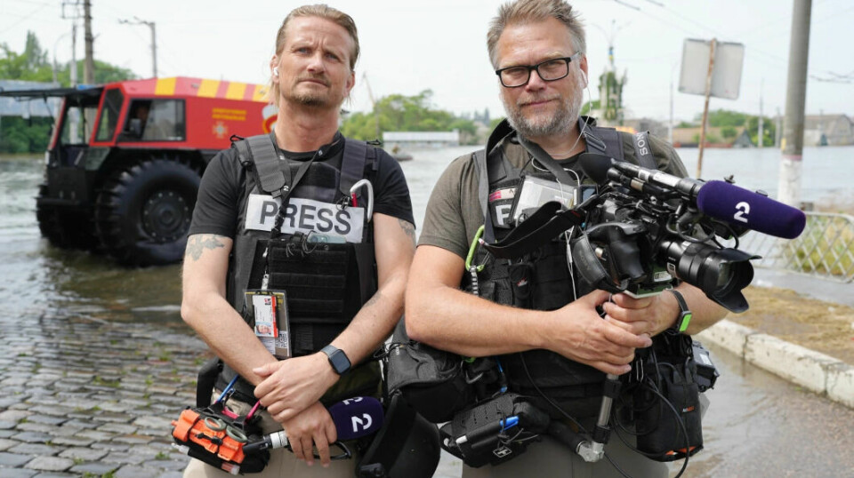 TV 2s utenriksreporter Bent Skjærstad og fotograf Aage Aune i Kherson før de blir evakuert fra område på grunn av artilleribeskyting.