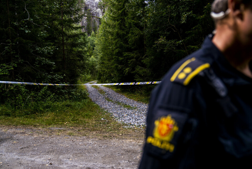 Nes 20230823. Politiet har sperret av området rundt en hytte i Nes i Ådal der Jonas Aarseth Henriksen (30) ble funnet drept.Foto: Fredrik Varfjell / NTB