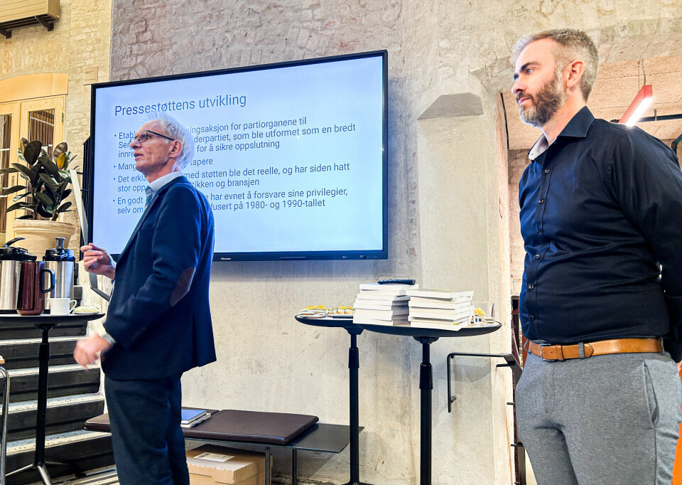 Lars J. Halvorsen (t.h.) og Paul Bjerke i forbindelse med lanseringen av boka «Pressestøtten» i Pressens hus.