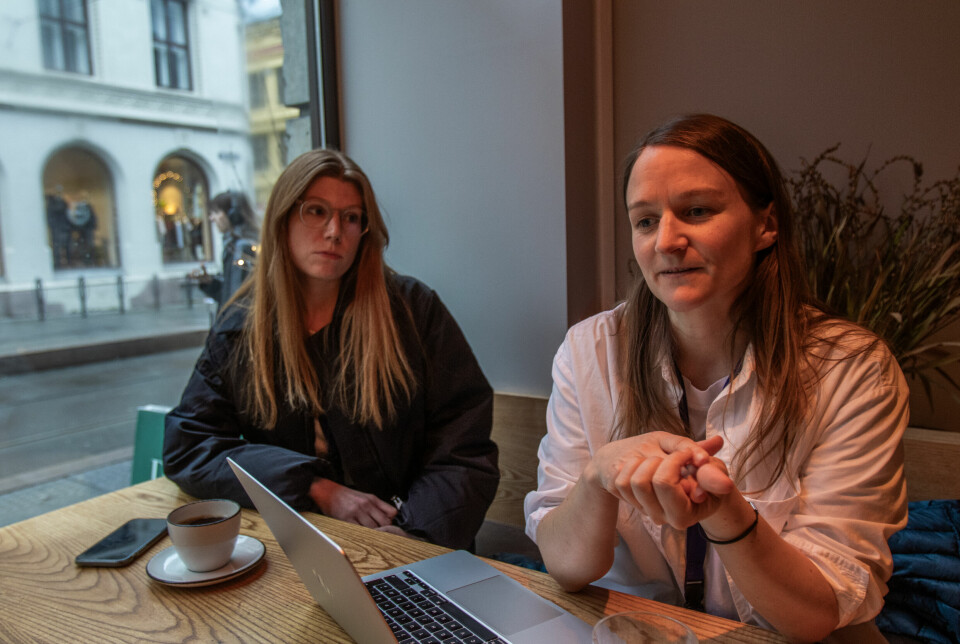 Eva Akerbæk (t.v.) og Sofie Svanes Flem i Faktisk er frustrert over lønnsnivået, som ligger langt under sammenlignbare medier.