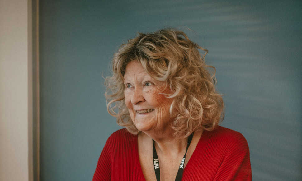 Med tilrettelegging og hjelp jobber NRKs Marianne Rustad Carlsen mellom cellegiftkurene