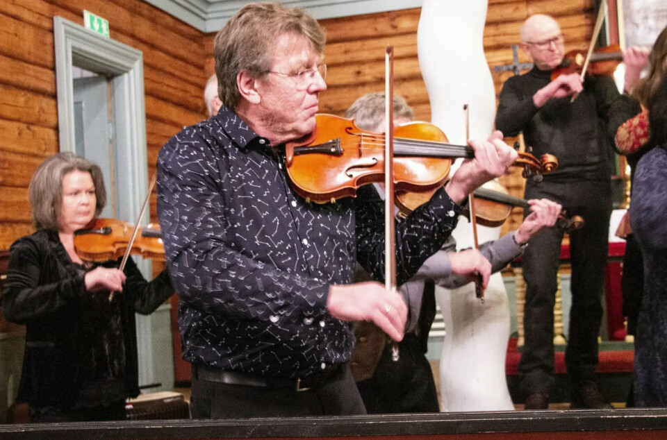 Glåmos spellmannslag runder 75 år. Her ved Jens Nyplass og Ann Kristin Feragen.