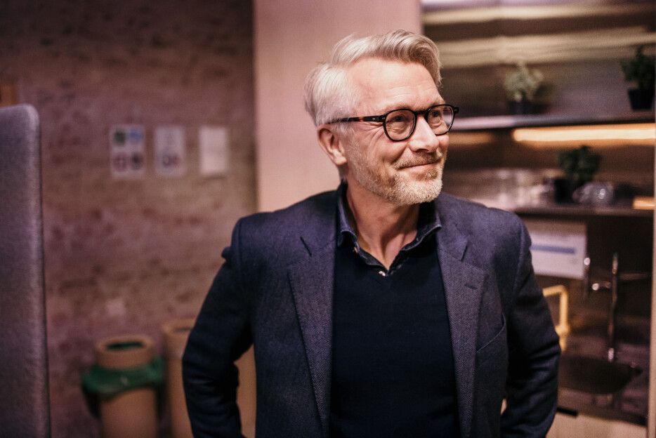 Alle politikerne er enige, fastslår TV 2-sjefen. Likevel er bransjen fanget i et «nullmomsspill»