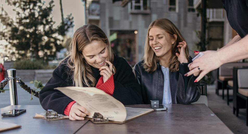 Vink-jentene skaper kaos og bollekø i Oslos uteliv. Får 1000 nye følgere i uka